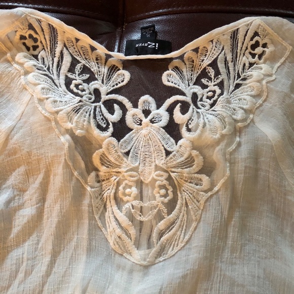White top with back lace detail. SZ xlarge.  Cropped - Picture 8 of 12